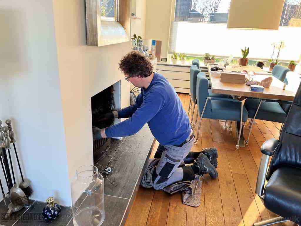 Schouwveger Steenwijk kleed schoorsteenreiniger Schouwveger Steenwijk kleed schoorsteenreiniger
